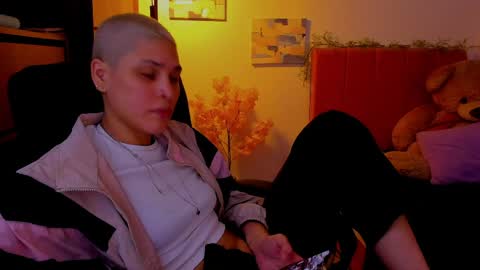 Snapshot of laura_r23 chatting on April 6, 5:08 am Laura Rose online show from April 6, 5:08 am