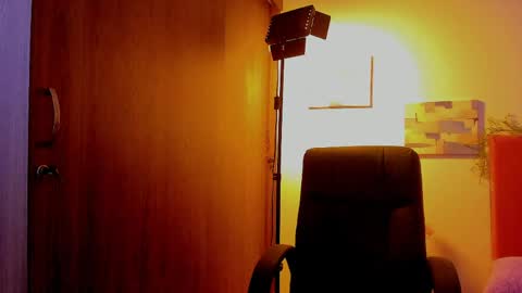 Snapshot of laura_r23 chatting on April 7, 12:33 am Laura Rose online show from April 7, 12:33 am