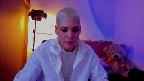 Snapshot of laura_r23 chatting on April 16, 2:45 am Laura Rose online show from April 16, 2:45 am