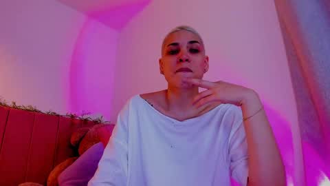 Snapshot of laura_r23 chatting on April 20, 4:26 am Laura Rose online show from April 20, 4:26 am