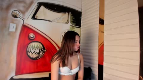 Snapshot of laura_serena chatting on April 15, 11:28 am laura_serena online show from April 15, 11:28 am