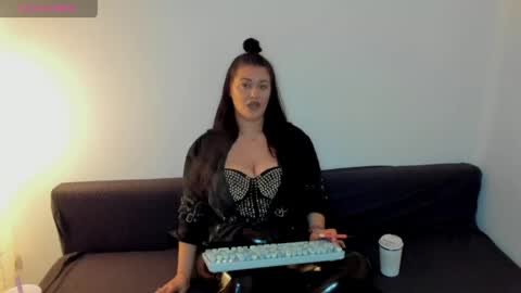 Laura online show from March 24, 8:03 pm