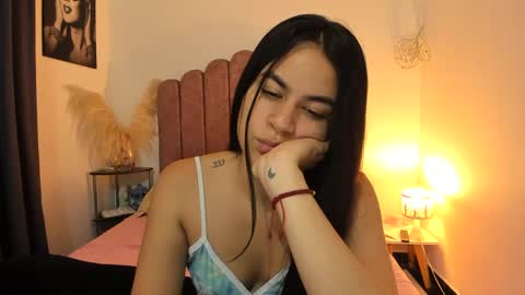 Snapshot of laura_soe chatting on December 21, 2:15 pm LAURA SOE online show from December 21, 2:15 pm