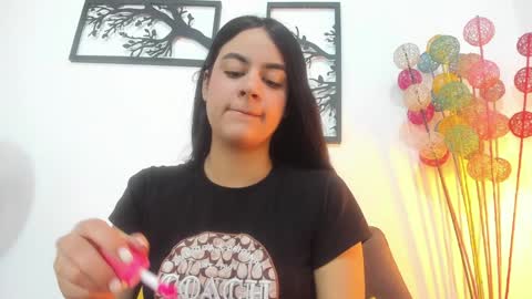 Snapshot of laura_soe chatting on January 10, 2:34 pm LAURA SOE online show from January 10, 2:34 pm