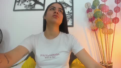 Snapshot of laura_soe chatting on January 11, 1:22 pm LAURA SOE online show from January 11, 1:22 pm