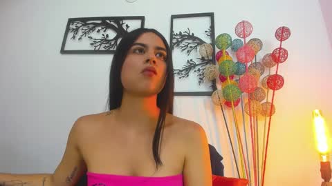 Snapshot of laura_soe chatting on January 23, 6:24 pm LAURA SOE online show from January 23, 6:24 pm