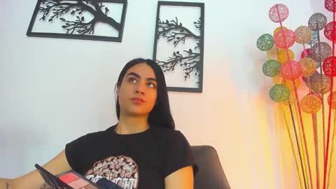 Snapshot of laura_soe chatting on February 17, 2:37 pm LAURA SOE online show from February 17, 2:37 pm