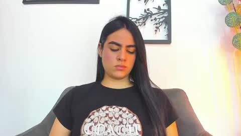 Snapshot of laura_soe chatting on February 17, 5:43 pm LAURA SOE online show from February 17, 5:43 pm