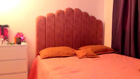 Snapshot of laura_soe chatting on October 16, 4:08 pm LAURA SOE online show from October 16, 4:08 pm