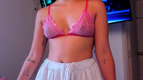 Snapshot of laura_soe chatting on October 18, 8:53 pm LAURA SOE online show from October 18, 8:53 pm