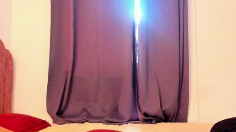 Snapshot of laura_soe chatting on November 1, 8:00 pm LAURA SOE online show from November 1, 8:00 pm