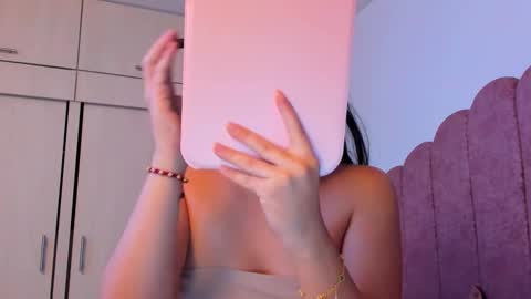 Snapshot of laura_soe chatting on November 6, 11:26 pm LAURA SOE online show from November 6, 11:26 pm