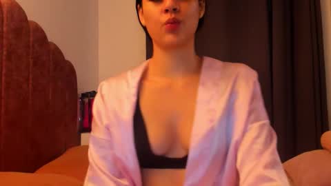 Snapshot of laura_soe chatting on November 29, 12:13 am LAURA SOE online show from November 29, 12:13 am