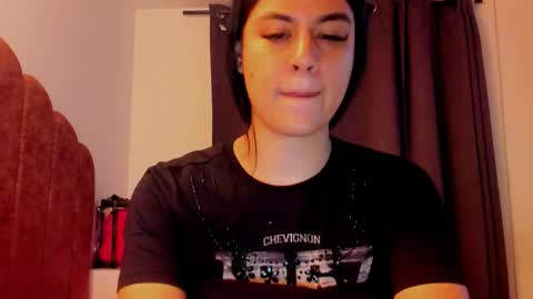 Snapshot of laura_soe chatting on December 2, 11:56 pm LAURA SOE online show from December 2, 11:56 pm