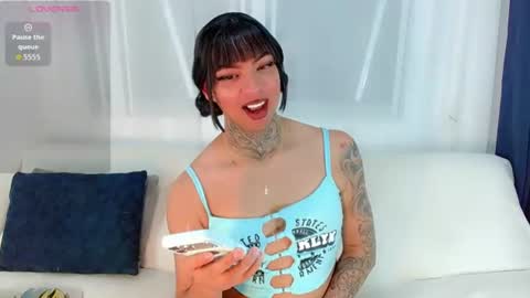 Snapshot of laura_sweet7 chatting on July 15, 6:40 am Laura online show from July 15, 6:40 am