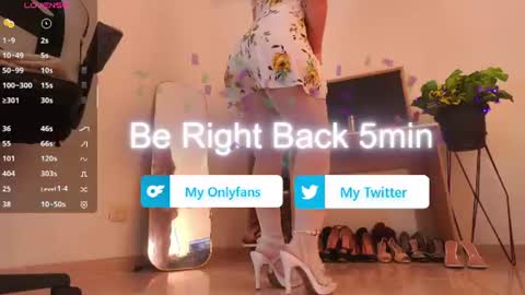 Snapshot of laura_zans_ chatting on July 11, 9:49 pm Laura Zans I am sensual goddes and i was born for loveworshipping and enjoyment. online show from July 11, 9:49 pm
