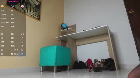Snapshot of laura_zans_ chatting on July 25, 3:15 am Laura Zans I am sensual goddes and i was born for loveworshipping and enjoyment. online show from July 25, 3:15 am