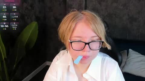 Laura online show from March 19, 2:15 am