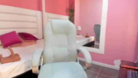 Laura online show from December 17, 1:28 pm