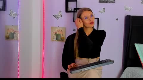 Laura Blue online show from January 22, 2:15 am