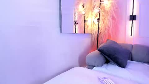 Snapshot of lauracarther chatting on August 1, 6:29 pm LauraCarther online show from August 1, 6:29 pm