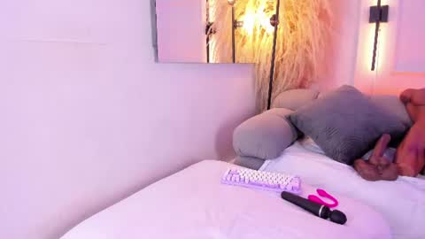 Snapshot of lauracarther chatting on August 3, 5:49 pm LauraCarther online show from August 3, 5:49 pm