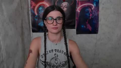 Snapshot of lauradre_ chatting on July 8, 8:52 am Laura online show from July 8, 8:52 am