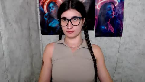 Snapshot of lauradre_ chatting on July 12, 9:33 am Laura online show from July 12, 9:33 am