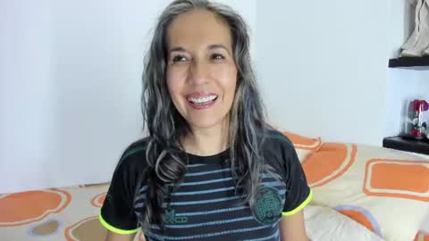 Snapshot of laurafarrely chatting on June 19, 12:15 am Laura online show from June 19, 12:15 am