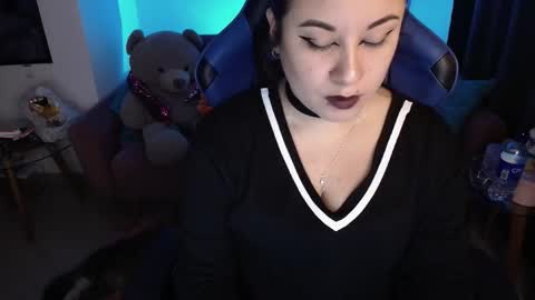 Snapshot of laurahawkes chatting on November 15, 1:25 am laura online show from November 15, 1:25 am