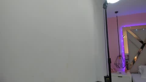 laura  online show from February 28, 6:20 pm