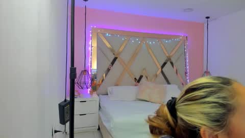 laura  online show from March 11, 7:53 pm