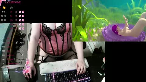 Snapshot of laurali_violet chatting on May 10, 4:06 am Laurali Violet online show from May 10, 4:06 am
