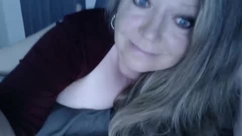 Snapshot of lauralust chatting on May 5, 4:31 am lauralust online show from May 5, 4:31 am