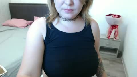 Snapshot of lauramagiclady chatting on August 4, 8:17 am lauramagiclady online show from August 4, 8:17 am