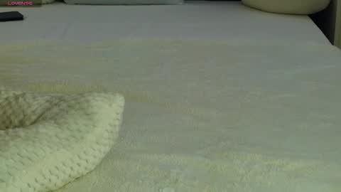 LauraMirage online show from November 18, 8:19 am