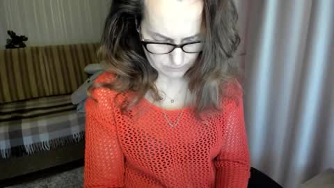 Lauraoven1 online show from January 15, 10:42 am