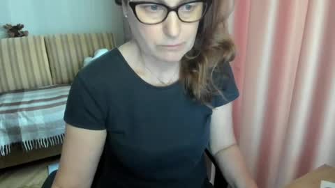 Lauraoven1 online show from March 22, 2:42 pm