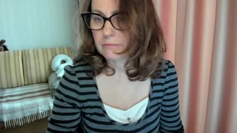 Snapshot of lauraoven1 chatting on May 6, 2:22 pm Lauraoven1 online show from May 6, 2:22 pm