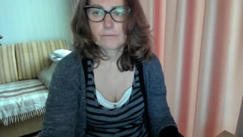 Snapshot of lauraoven1 chatting on May 12, 7:49 am Lauraoven1 online show from May 12, 7:49 am