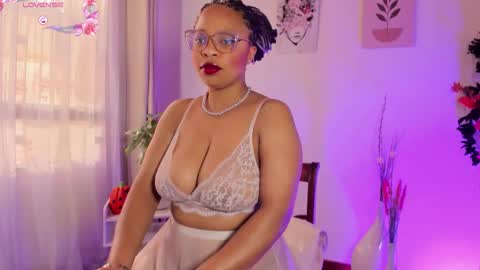 Snapshot of lauraricci_ chatting on October 15, 11:54 am Laurita Aries online show from October 15, 11:54 am