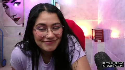 Snapshot of lauraruiz1 chatting on May 15, 11:23 pm Aleja online show from May 15, 11:23 pm
