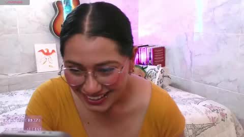Snapshot of lauraruiz1 chatting on May 29, 2:31 am Aleja online show from May 29, 2:31 am