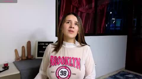 Snapshot of laurasex_21 chatting on February 17, 11:53 pm Laura online show from February 17, 11:53 pm