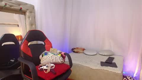 Laura Sofia online show from April 30, 11:05 am