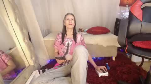 Snapshot of laurasofia45 chatting on June 22, 2:14 pm Laura Sofia online show from June 22, 2:14 pm