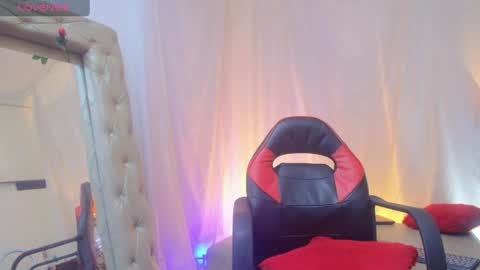Snapshot of laurasofia45 chatting on July 6, 3:14 am Laura Sofia online show from July 6, 3:14 am