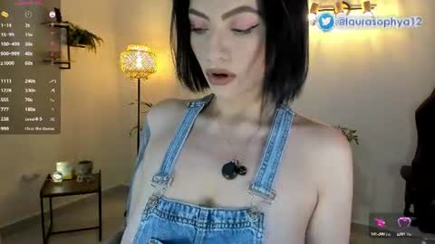 Laura online show from July 5, 9:33 pm
