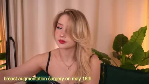  Laura  online show from May 4, 5:58 am