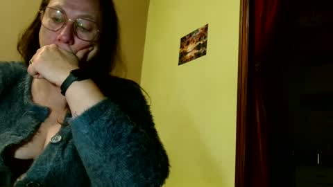 Snapshot of laureanne50 chatting on December 5, 8:44 pm laureanne online show from December 5, 8:44 pm